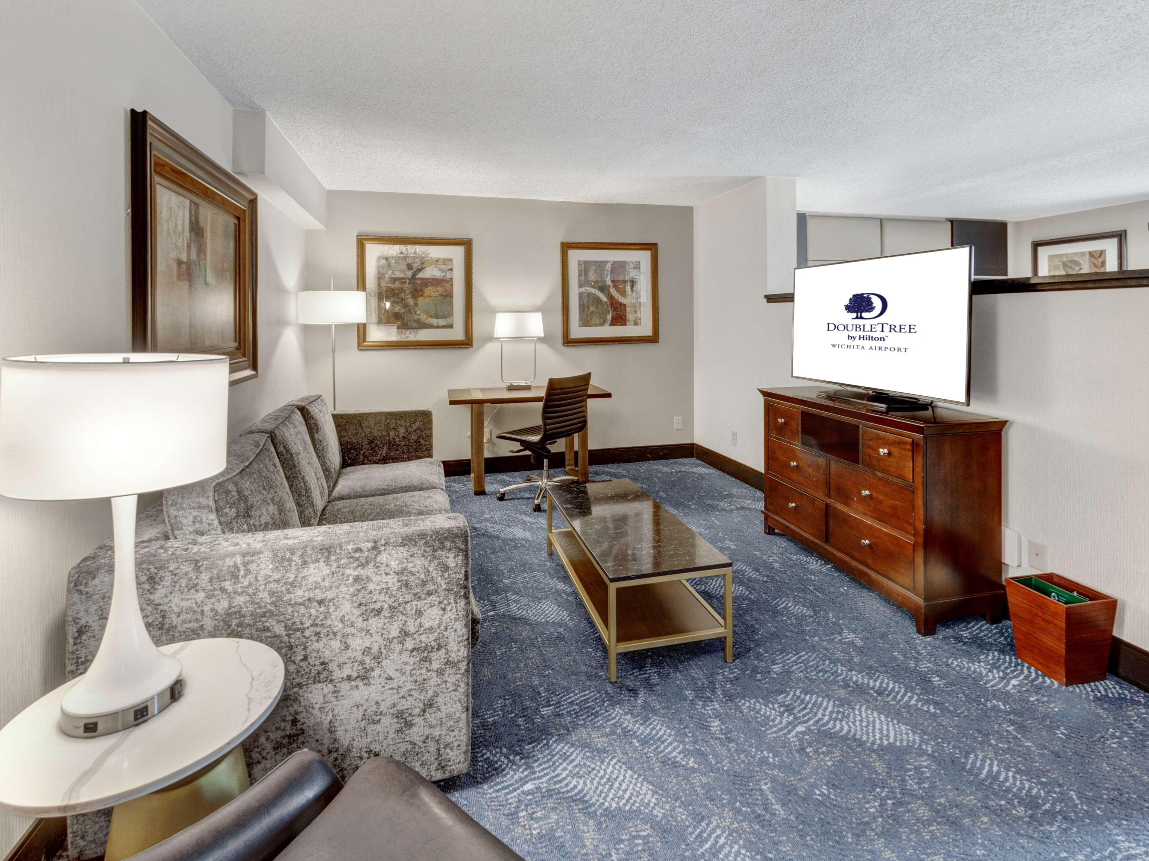 Doubletree By Hilton Wichita Airport Hotel Luaran gambar