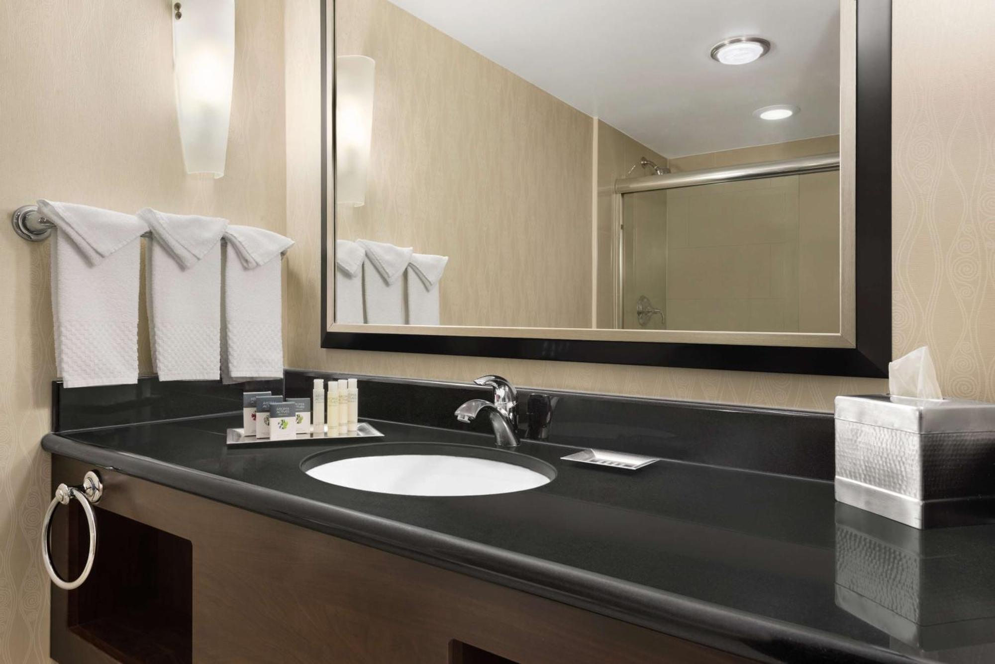 Doubletree By Hilton Wichita Airport Hotel Luaran gambar