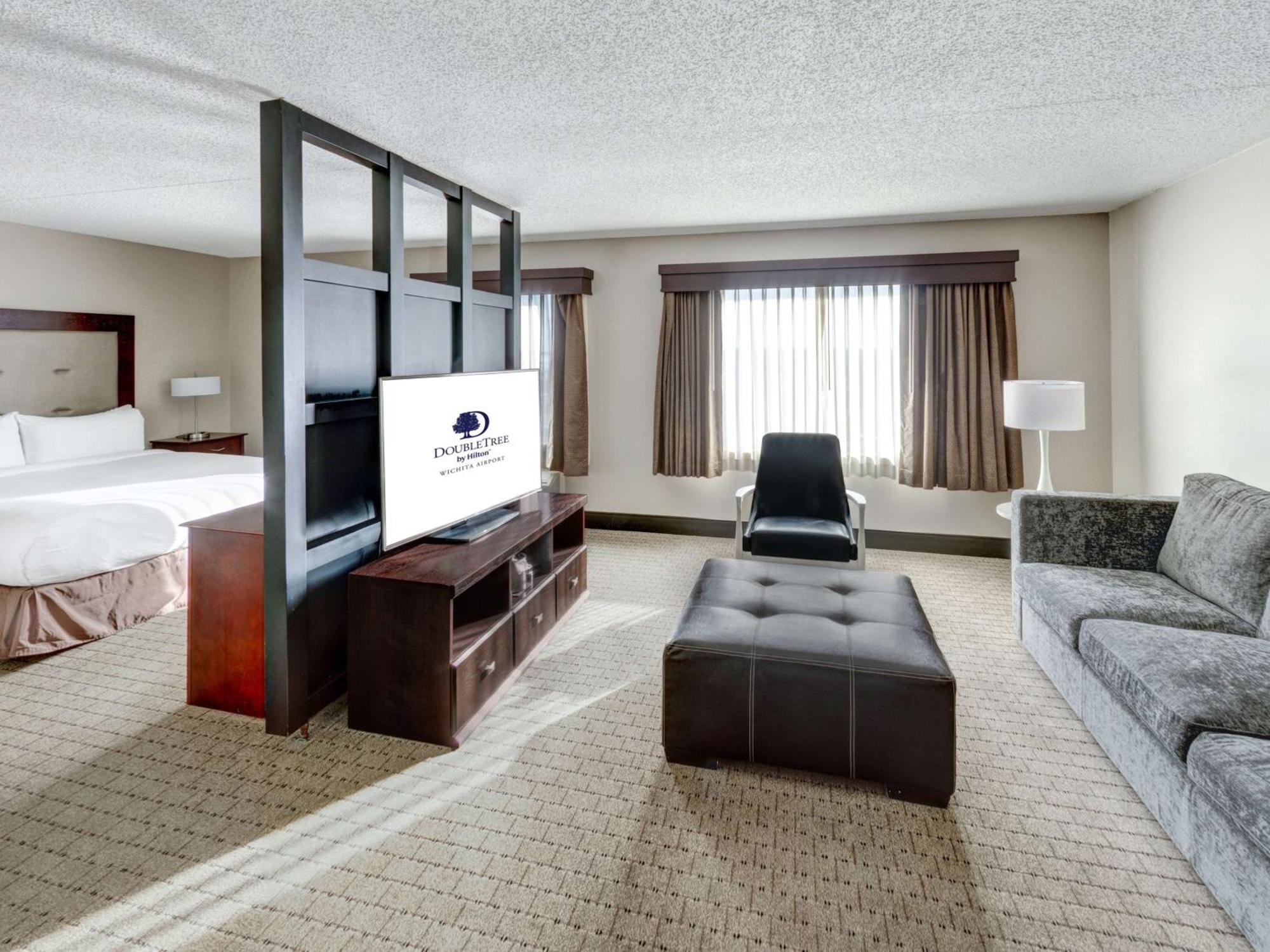Doubletree By Hilton Wichita Airport Hotel Luaran gambar