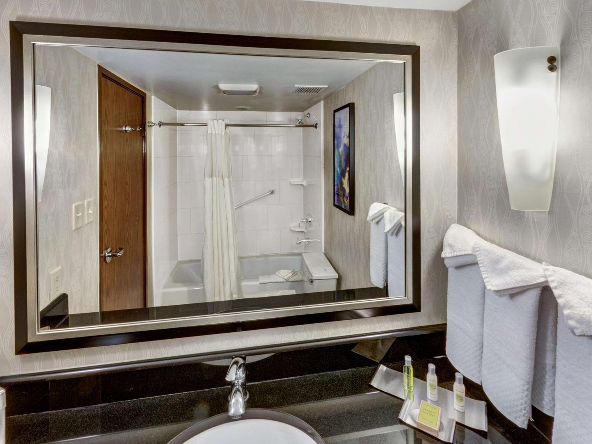 Doubletree By Hilton Wichita Airport Hotel Luaran gambar